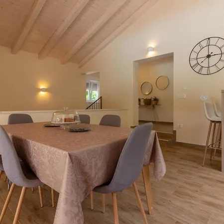 Villa Beautiful Foska With Private Pool Near The Marčana