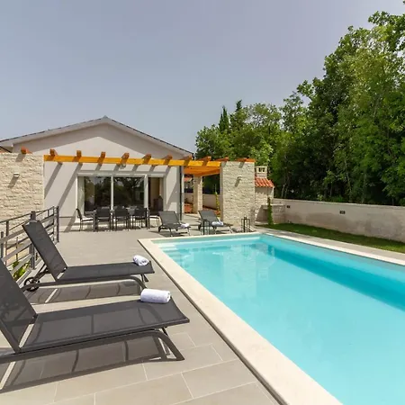 Beautiful Foska With Private Pool Near The Villa