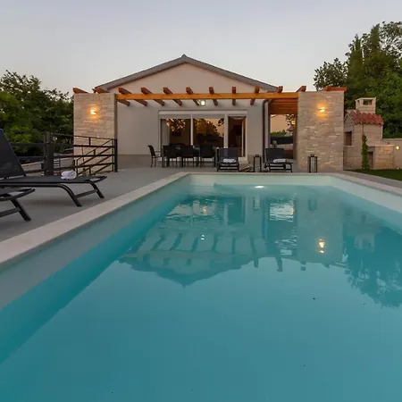 Beautiful Foska With Private Pool Near The Villa