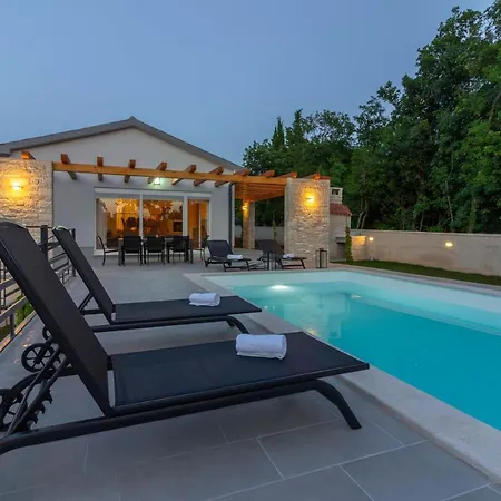 Beautiful Foska With Private Pool Near The Villa *