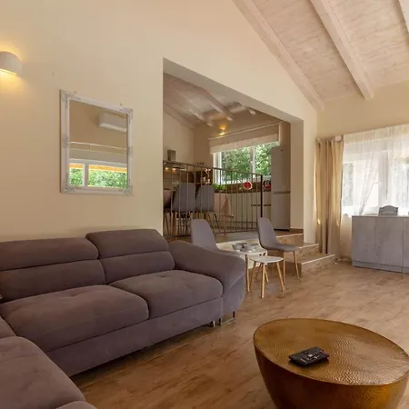 Villa Beautiful Foska With Private Pool Near The