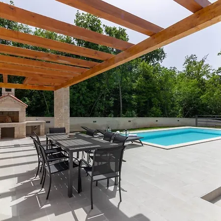 Beautiful Foska With Private Pool Near The