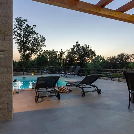 Beautiful Foska With Private Pool Near The Villa