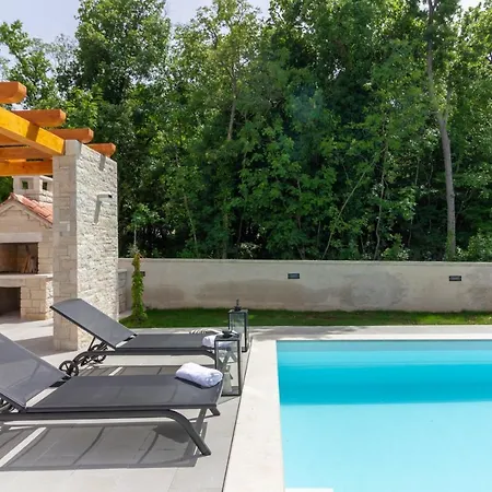 Beautiful Foska With Private Pool Near The Villa *