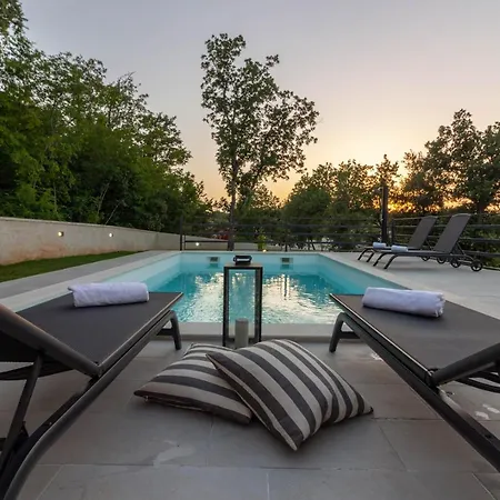 Beautiful Foska With Private Pool Near The